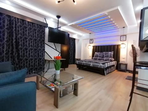Bed, TV and multimedia, Bedroom