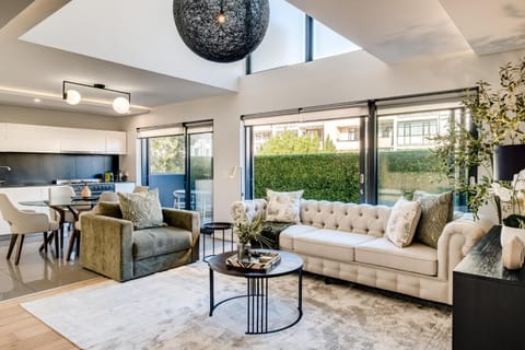 Balcony/Terrace, Living room, Seating area, Dining area