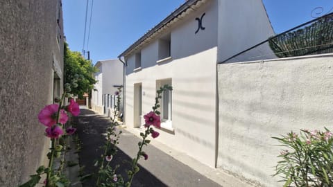 Property building, Day, Street view