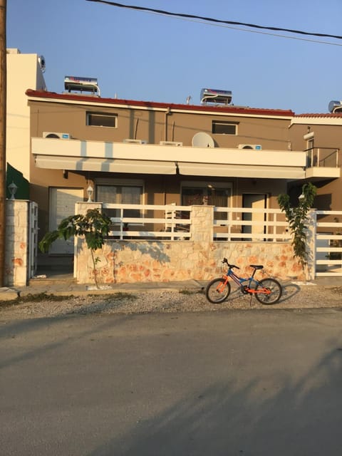 CONSTAS NIFEA House in Nikiti