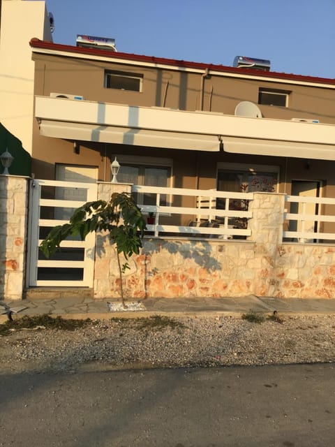 CONSTAS NIFEA House in Nikiti