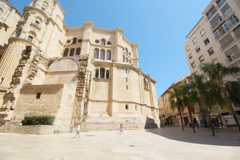 Facade/entrance, Neighbourhood, Landmark view