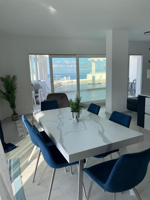 Living room, Seating area, Dining area, City view, City view, Sea view, Sea view