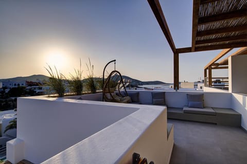 Day, View (from property/room), Balcony/Terrace, Seating area, Sea view, Sunset