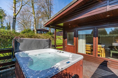 Property building, Natural landscape, Hot Tub, Hot Tub