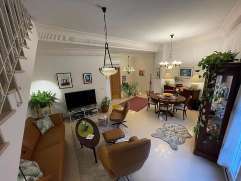 Communal lounge/ TV room, Seating area, air conditioner