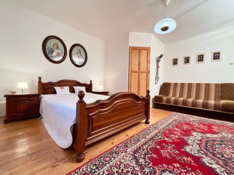 Shower, Bathroom, Photo of the whole room, Bedroom
