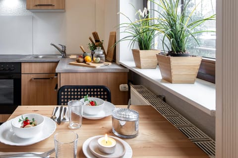 Kitchen or kitchenette, Dining area