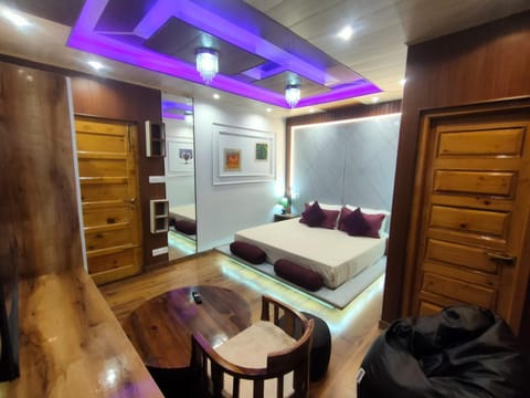 Bed, TV and multimedia, Photo of the whole room, Seating area