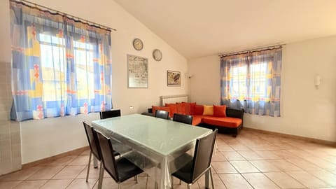 P007 - Porto Recanati, ampio trilocale con parcheggio, vicino al mare Apartment in Porto Recanati