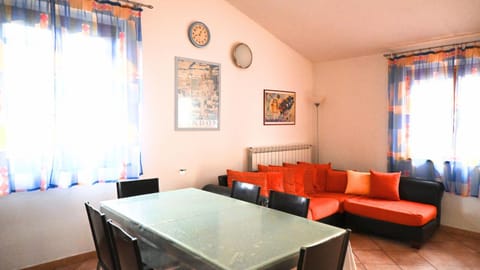 P007 - Porto Recanati, ampio trilocale con parcheggio, vicino al mare Apartment in Porto Recanati