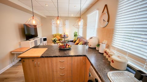 TV and multimedia, Coffee/tea facilities, Kitchen or kitchenette, minibar, pet friendly, toaster