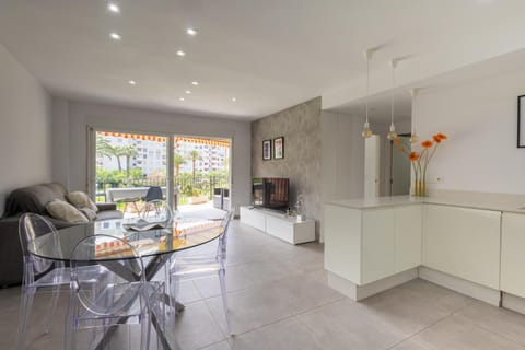Living room, Lounge or bar