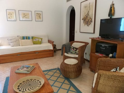Bed, Living room