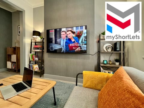 Communal lounge/ TV room, TV and multimedia, Living room