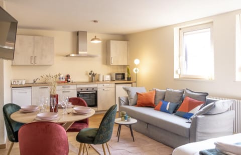Kitchen or kitchenette, Living room, Seating area, Dining area, oven, stove, kitchen