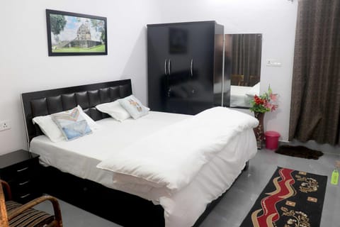 Bed, TV and multimedia, Coffee/tea facilities, Spa and wellness centre/facilities, Spa and wellness centre/facilities, Photo of the whole room, Bedroom, Landmark view, wardrobe