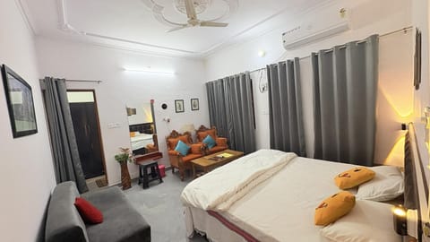 View (from property/room), Bedroom, Food, room service