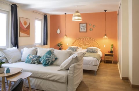 Bed, Living room, Photo of the whole room, Seating area, Bedroom