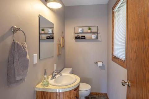 Family Home W/ 2 King, 2 Queen Beds + Game Room House in Bemidji