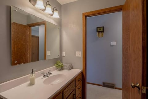 Family Home W/ 2 King, 2 Queen Beds + Game Room House in Bemidji