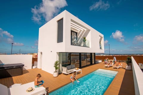 Property building, Patio, Day, Pool view, Swimming pool, sunbed