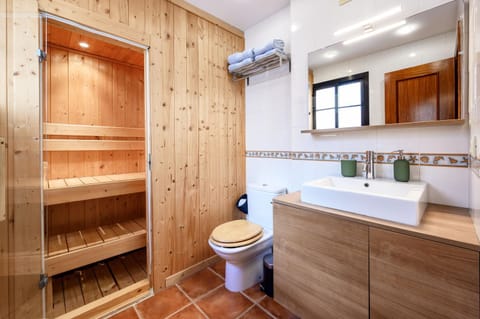 Toilet, Sauna, towels
