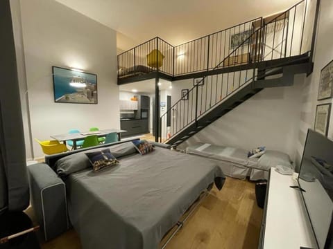 Bed, TV and multimedia, Kitchen or kitchenette, Living room, Seating area, Dining area