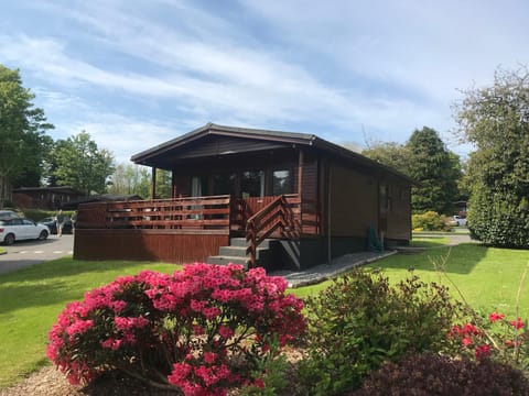 Property building, Natural landscape, Parking