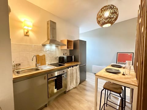 Coffee/tea facilities, Kitchen or kitchenette, Dining area, minibar, pet friendly, stove