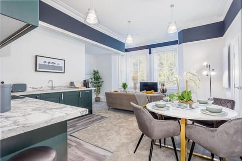 TV and multimedia, Kitchen or kitchenette, Living room, Dining area