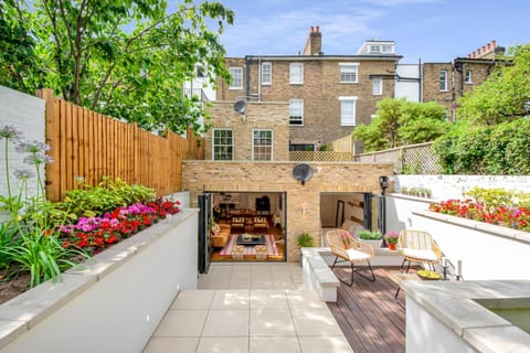 Property building, Patio, Day, Garden, Seating area, Garden view