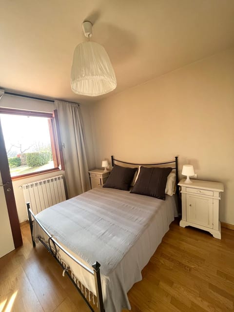 Bed, Photo of the whole room, Bedroom, internet