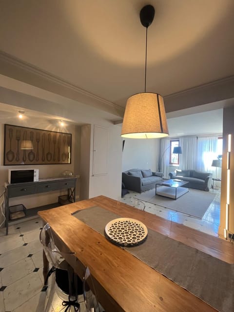 TV and multimedia, Living room, Seating area, Dining area