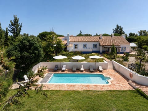 Property building, Garden, Swimming pool, Swimming pool