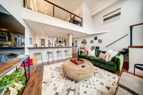 Waterfront Cleveland Apt about 1 Mi to Downtown Apartment in Ohio City