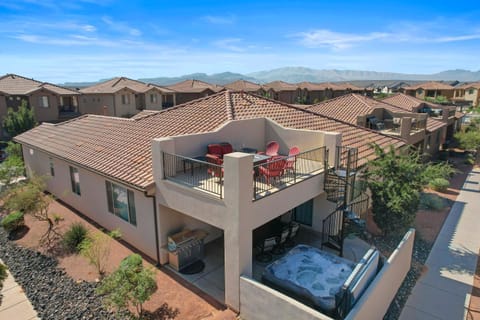 Paradise Village 111 Private Hot Tub, Fire Pit, Nintendo Switch, Ping Pong, Pickle ball Equipment, Games, and More House in Santa Clara