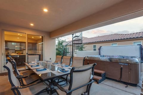 Paradise Village 111 Private Hot Tub, Fire Pit, Nintendo Switch, Ping Pong, Pickle ball Equipment, Games, and More House in Santa Clara