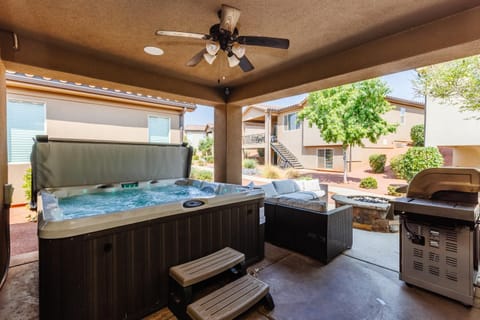 Paradise Village at Zion 28 Private Hot Tub, Outdoor firepit, and Community Pool House in Santa Clara