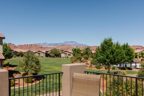 Paradise Village 36 Bunk Beds, BBQ Grill, Community Resort Style Pool and Water Park House in Santa Clara