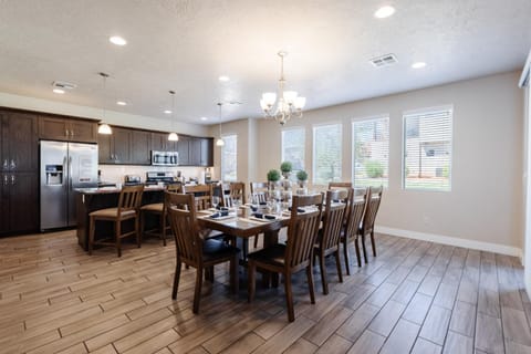 Paradise Village 36 Bunk Beds, BBQ Grill, Community Resort Style Pool and Water Park House in Santa Clara