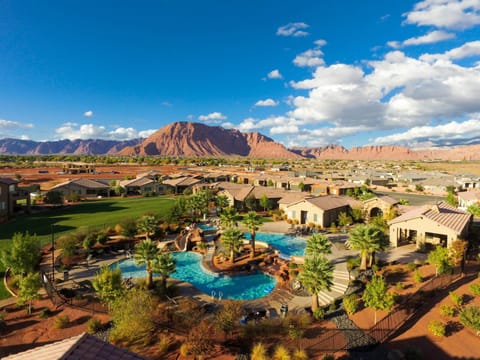 Paradise Village 78 l Desert Mountain Oasis BBQ Grill, Fire Pit, Community Resort Style Pool and Water Park House in Santa Clara