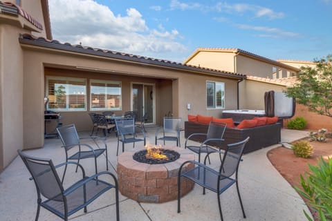 Paradise Village Resort 86 Private Hot Tub, Game System, Community Amenities, and more House in Santa Clara