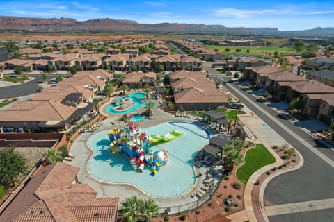96 PV Luxury Getaway with Private Hot Tub, Ping Pong, Community Pool, Water Park and Lazy River House in Santa Clara