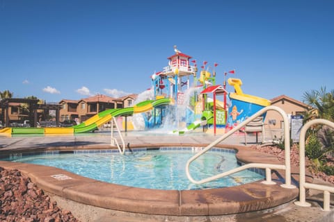 Paradise Village 97 Private Hot Tub, 4 Player Air Hockey Table, Ping Pong, Arcade Basketball, Resort Style Pool and Water Park House in Santa Clara