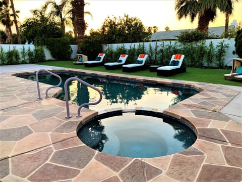 Luxury home near Palm Springs, large backyard and pool Villa in Cathedral City