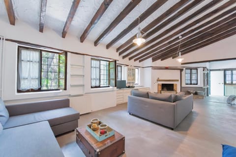 TV and multimedia, Living room, Seating area, flat iron