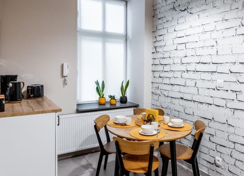 Coffee/tea facilities, Kitchen or kitchenette, Food and drinks, Dining area, Food, minibar