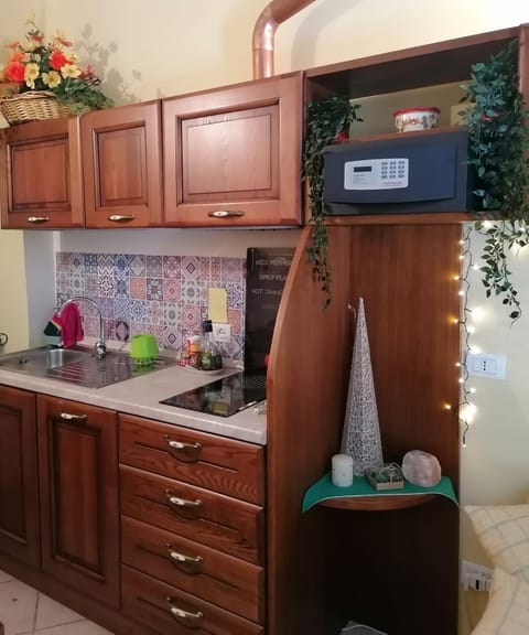 Kitchen or kitchenette, Decorative detail, safe, stove