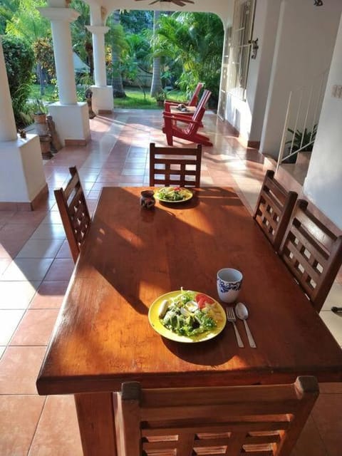 Lush Garden House near beaches with private pool. House in Puerto Escondido